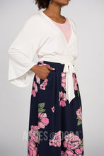 Load image into Gallery viewer, Agnes &amp; Dora™ S|M Essential Maxi Skirt Graphic Peony Print