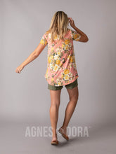 Load image into Gallery viewer, Agnes &amp; Dora™ S|M| Everyday Tee V-Neck Coral/Gold Floral