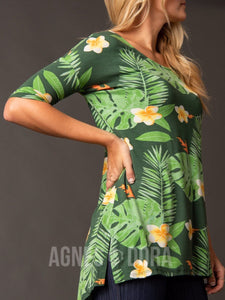 Agnes & Dora™ XS Hi-Lo Tee Plumeria